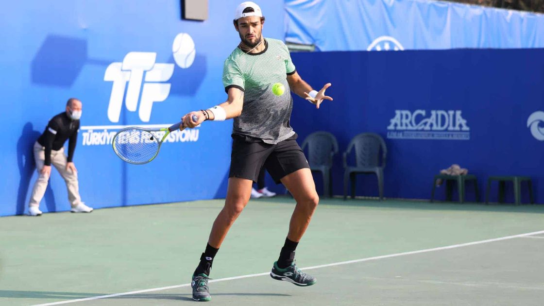 Tennis, ATP: Berrettini nei quarti di Antalya, fuori Fognini al tie break del terzo