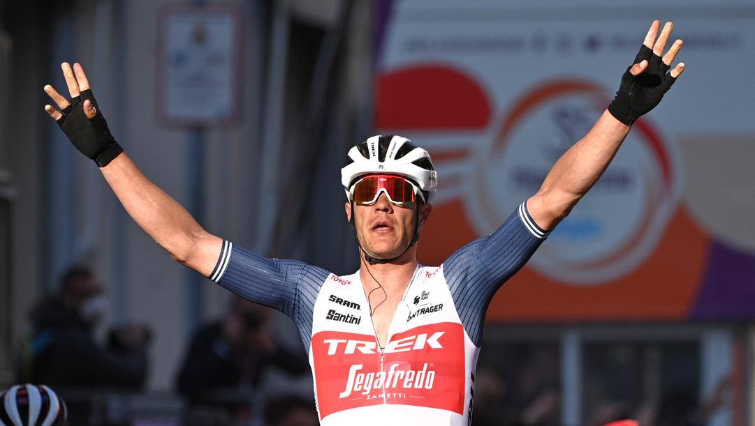 Ciclismo, risultati Milano-Sanremo: colpaccio di Stuyven che anticipa la volata lunga!