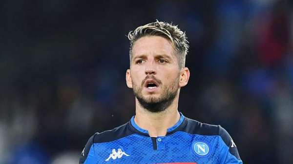 Napoli, Mertens si opera: out circa 2-3 mesi