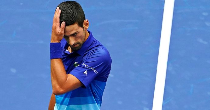 Australian Open 2022, colpo di scena Djokovic! Rimane bloccato in aeroporto per visto non valido