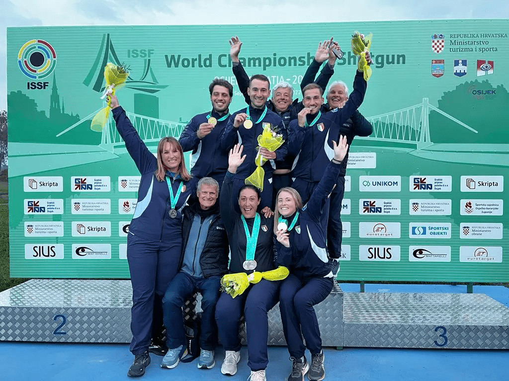 Tiro a volo, Mondiali skeet Osijek 2022: un oro e un argento per l’Italia negli eventi a squadre